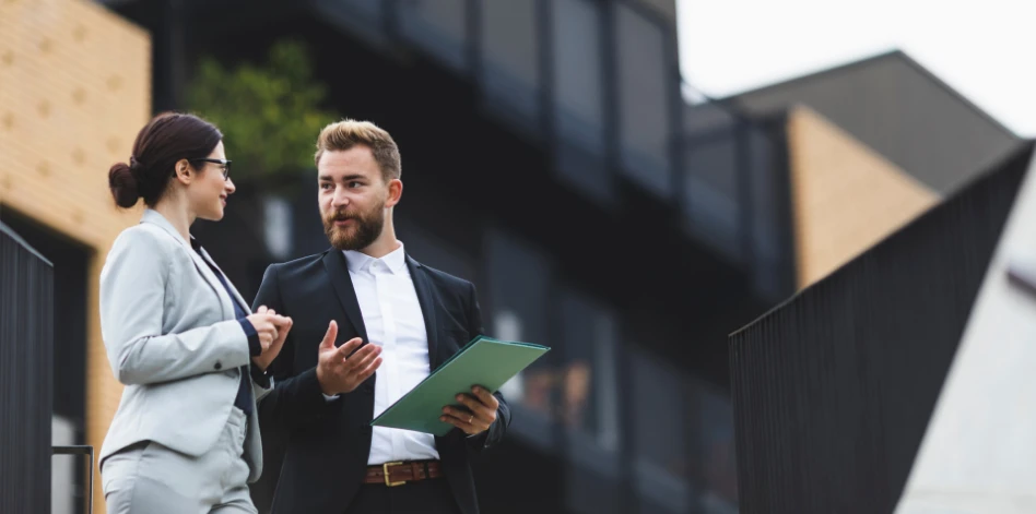 Concluez la vente en tant qu’agent immobilier.